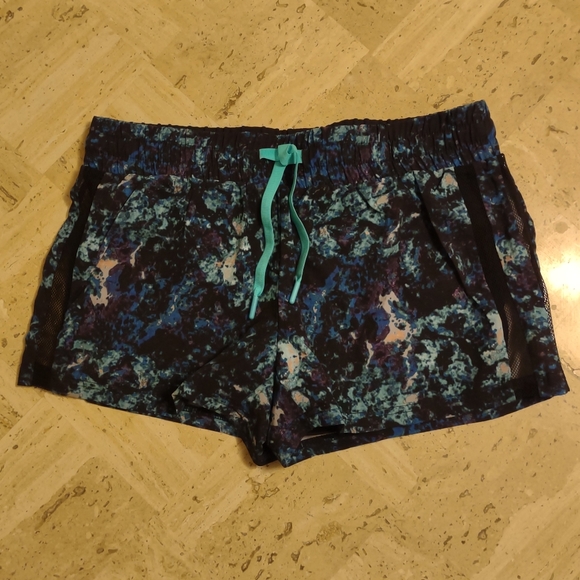 Fabletics shorts - Picture 2 of 7